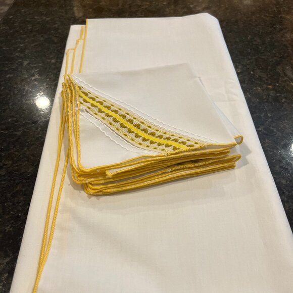 Vintage Nice Crisp Linen Rectangular Tablecloth & 6 Napkins with embroidery - Picture 1 of 8